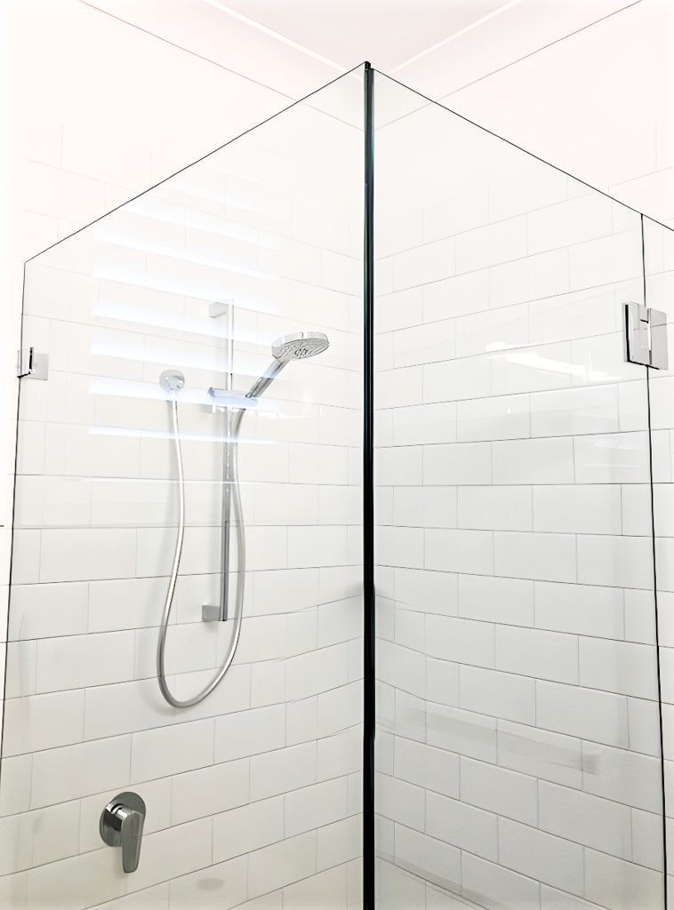 Frameless corner shower Eleebana (1)