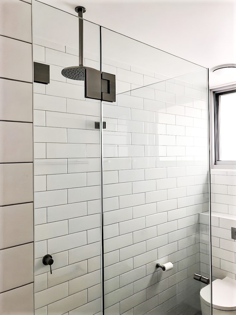 Frameless corner shower Georgetown (1)