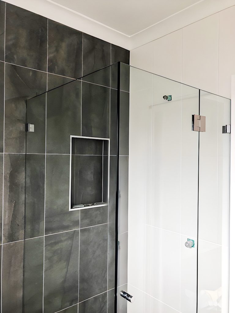 frameless corner shower black wall tiles 1 (1)