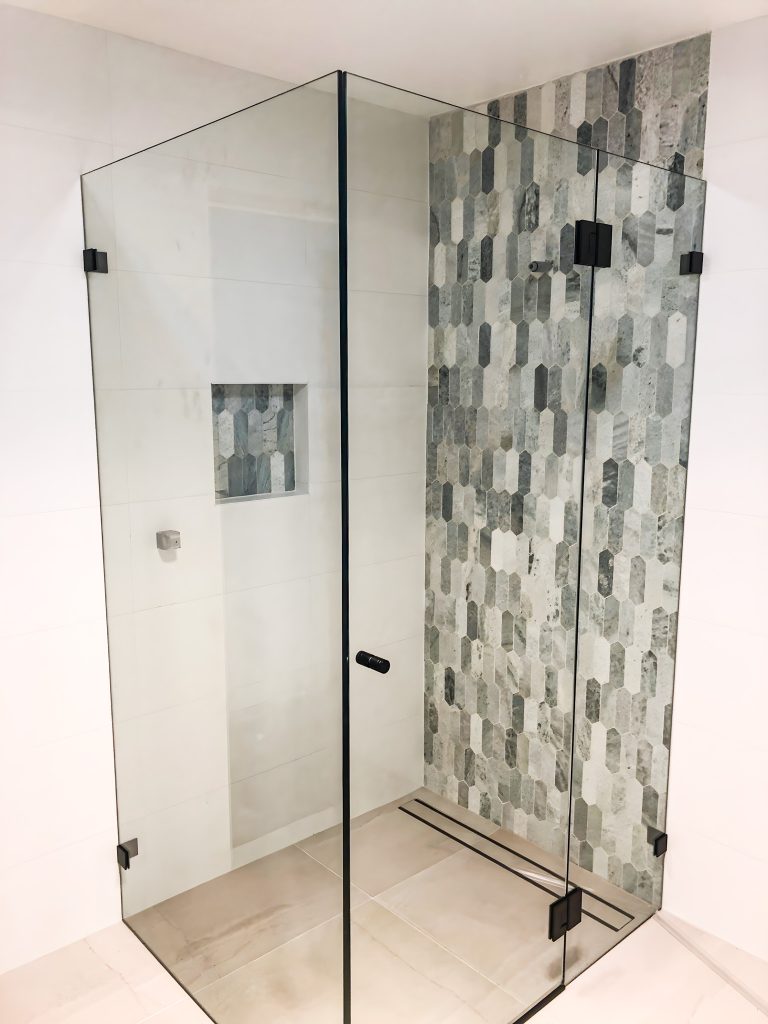 frameless corner shower with mosaic feature (1)