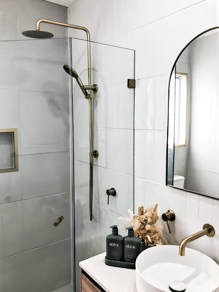 Brushed brass angle corner shower 1 (1)
