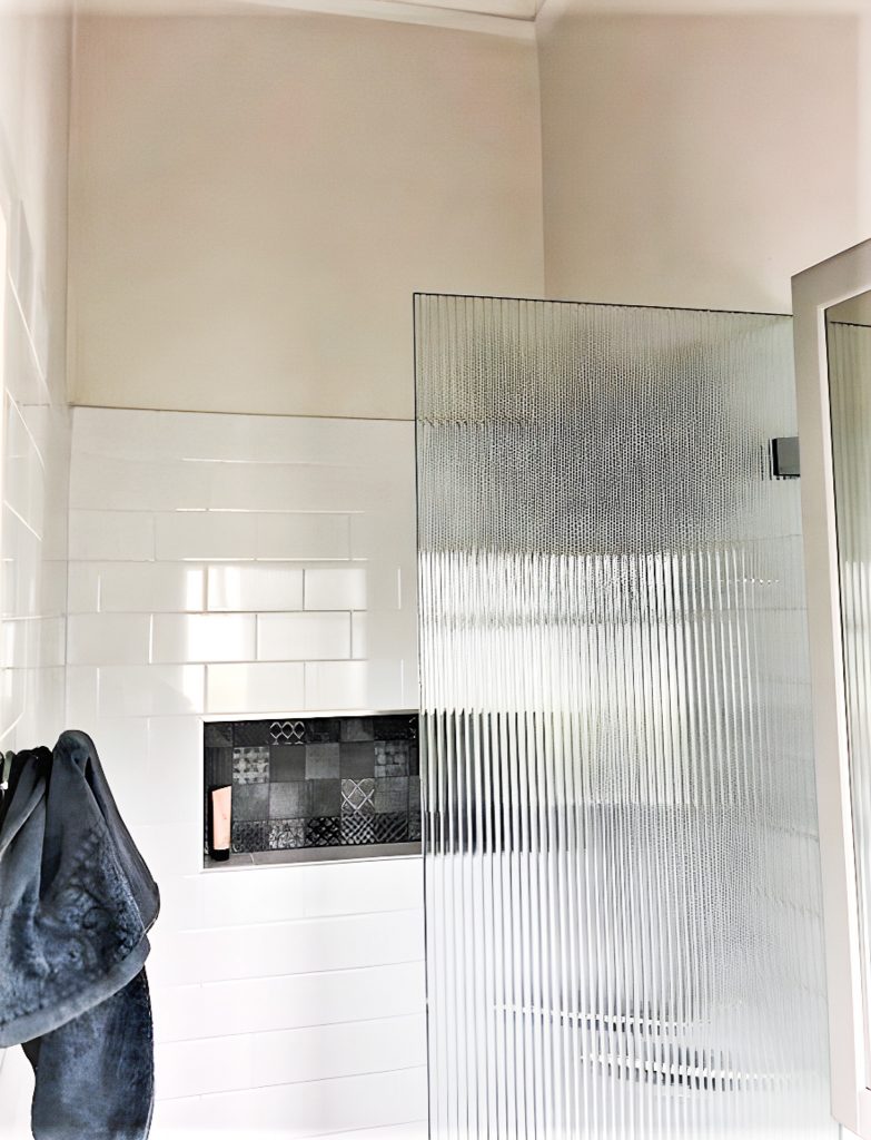 Fluted fixed panel shower 3 (1)