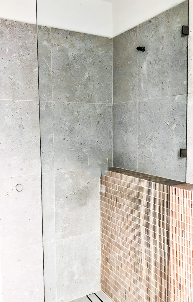 fixed panel shower cut out over mini brick feature wall (1)